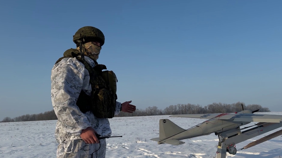 Боец войск беспилотных систем группировки «Север», техник с позывным «Алабай» выполняет задачи в зоне СВО