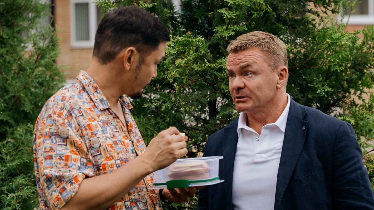 Кадр из сериала «Госзащита»: Ренат Мухамбаев в роли Дениса и Владимир Сычев в роли Романа Соколова