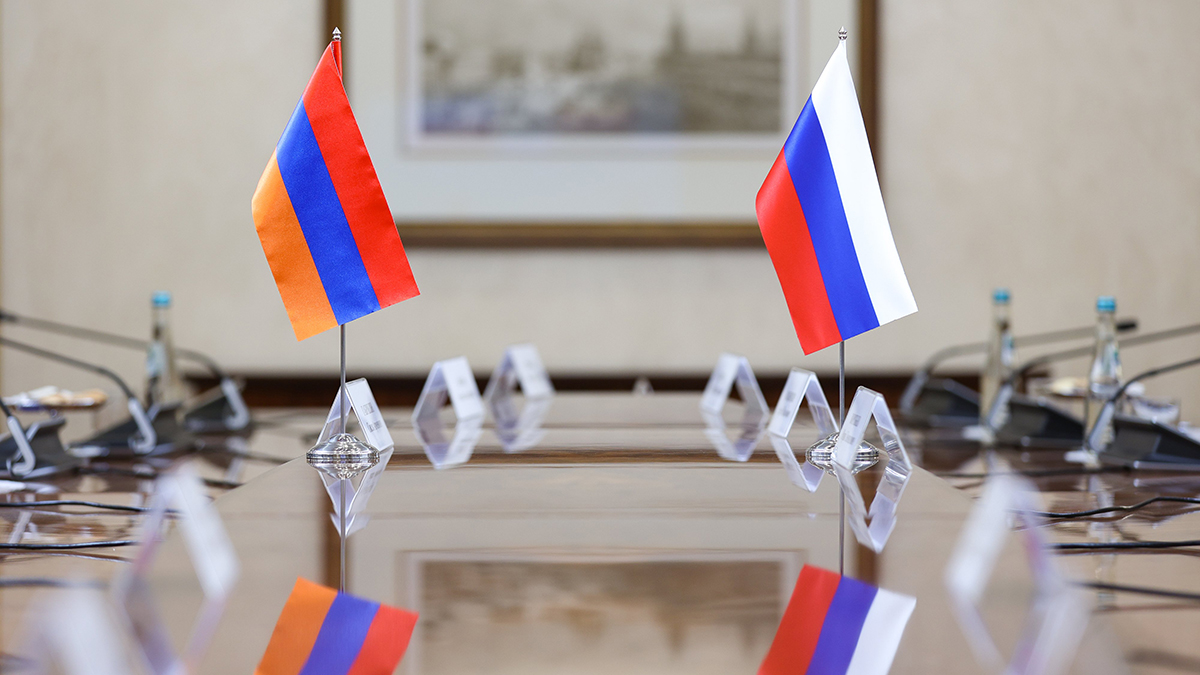 Политолог Ухов прокомментировал вызов посла Армении в МИД