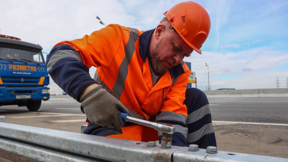 Почти 200 километров барьерных ограждений отремонтировали или заменили в столице в 2025 году