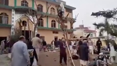 Более девяти человек пострадали при взрыве в мечети в Исламабаде