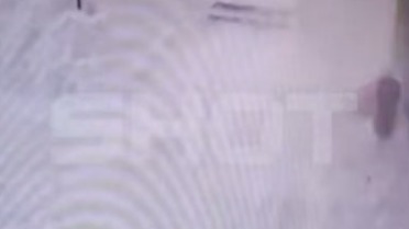 Снежная глыба упала с крыши на голову ребенка в Кирове