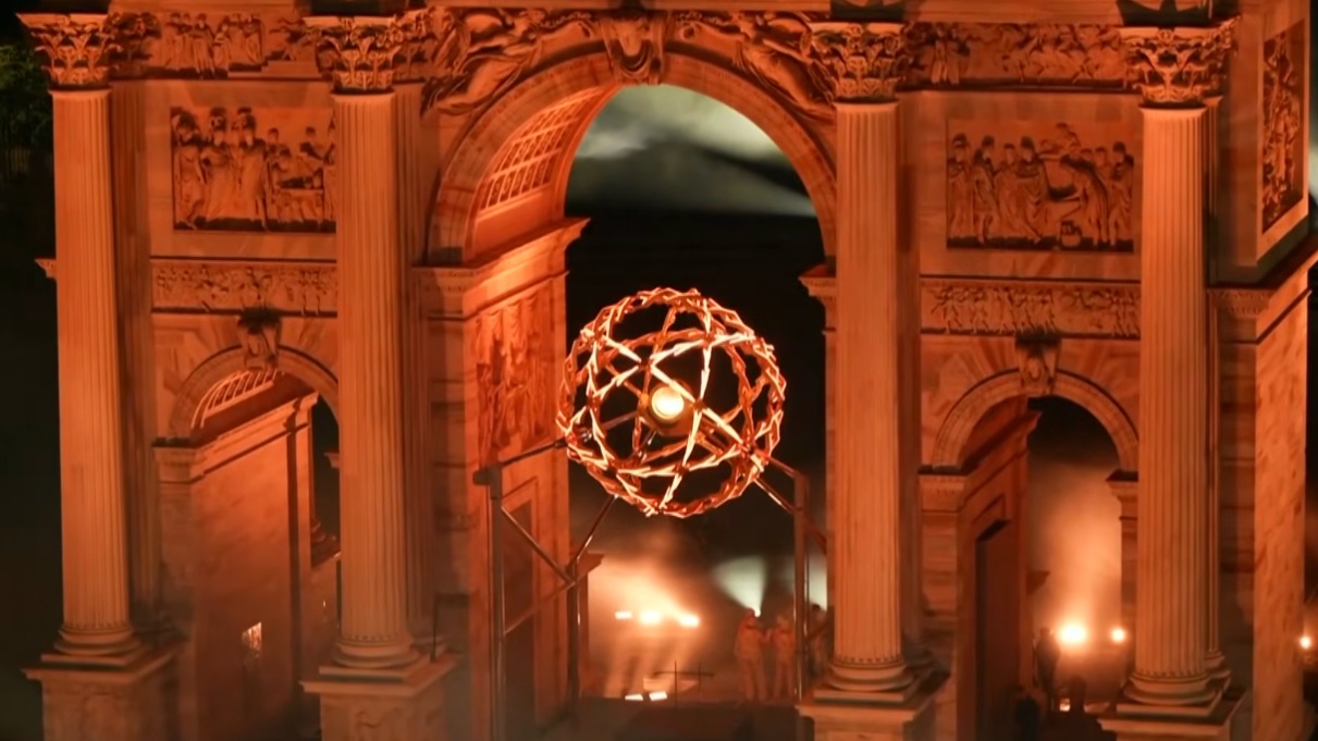 Олимпийский огонь зажгли в Милане и Кортина-д'Ампеццо на церемонии открытия Игр