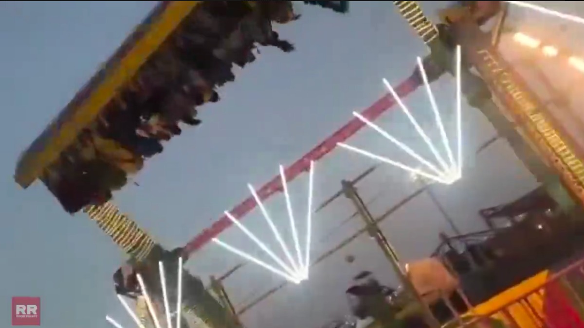 Один человек погиб и 13 пострадали при обрушении аттракциона в Индии
