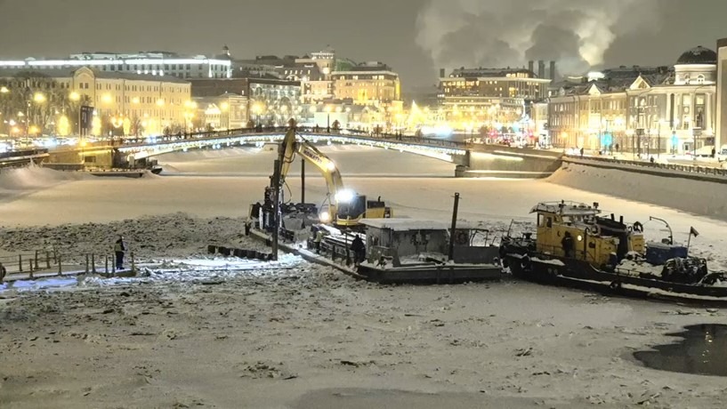 Стартовало строительство пешеходного моста на Болотной набережной в Москве