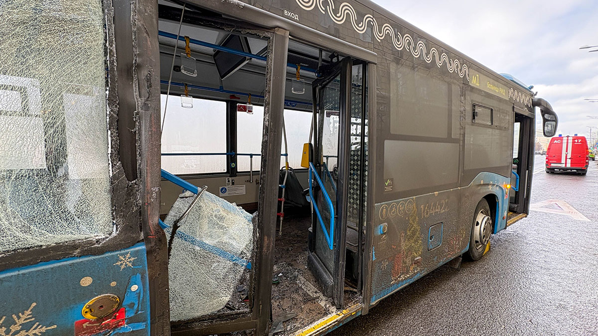 Восемь человек пострадали в результате ДТП автобуса с грузовиком в Москве