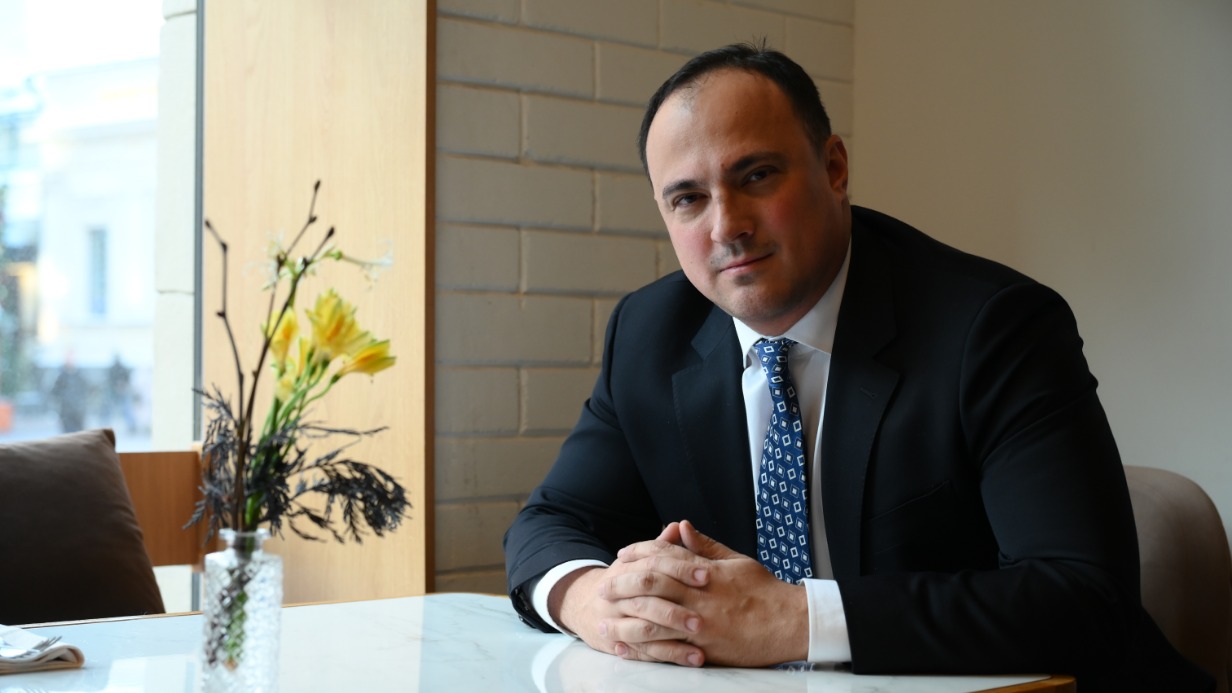 Дипломат, руководитель школы протокола Михаил Якушев