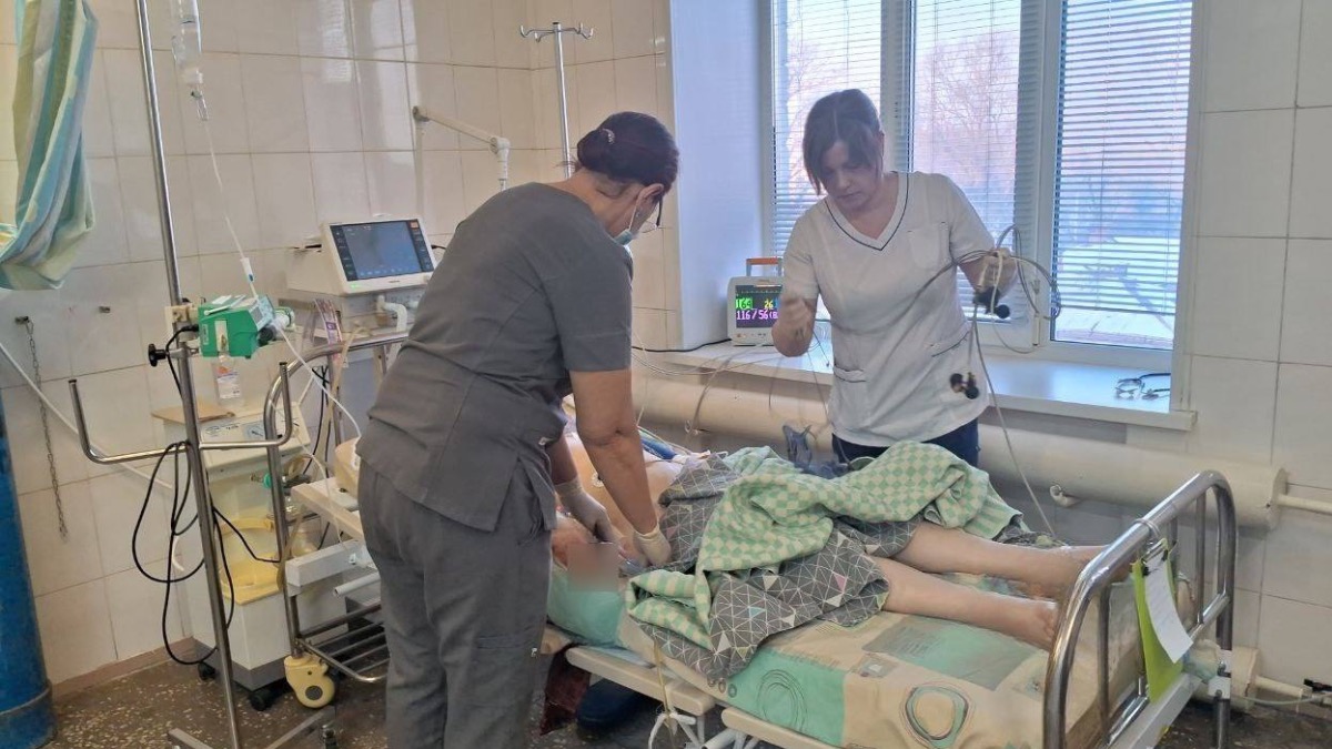 Врачи Приморья спасли 11-летнюю девочку, которую ножом в сердце ранил отец