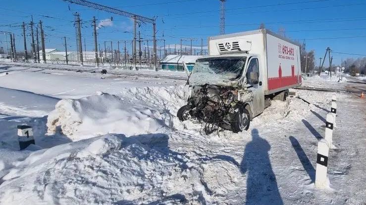Поезд столкнулся с автомобилем в Подмосковье