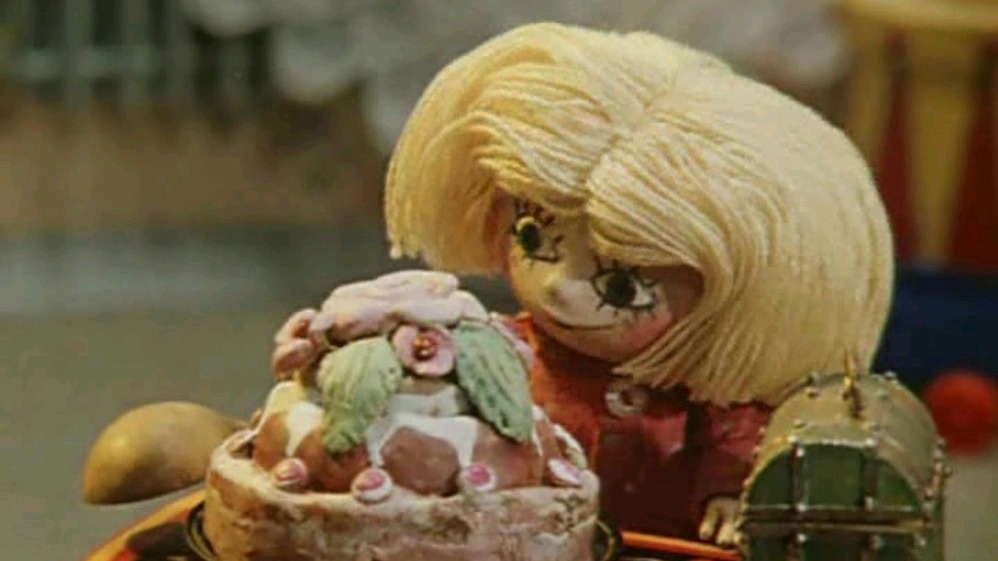 Кадр из советского кукольного мультфильма «Приключения домовенка»