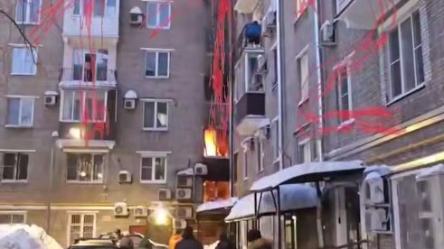 Пожар произошел в жилом доме на Пресненском валу, люди просят о помощи