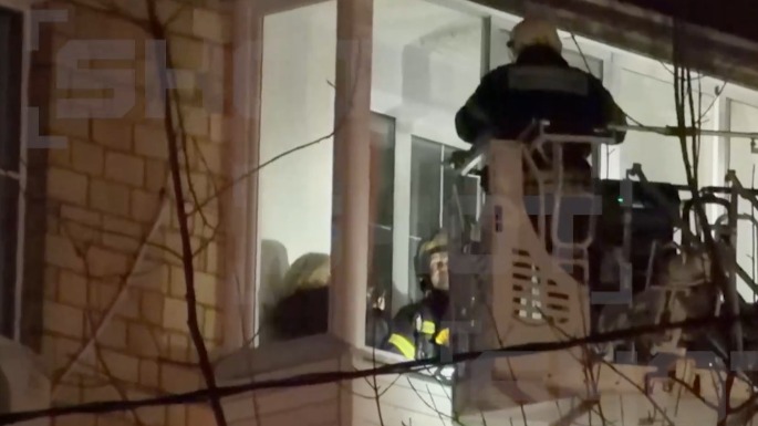 Появились кадры спасения кота и пенсионерки из горящего дома на Пресненском Валу