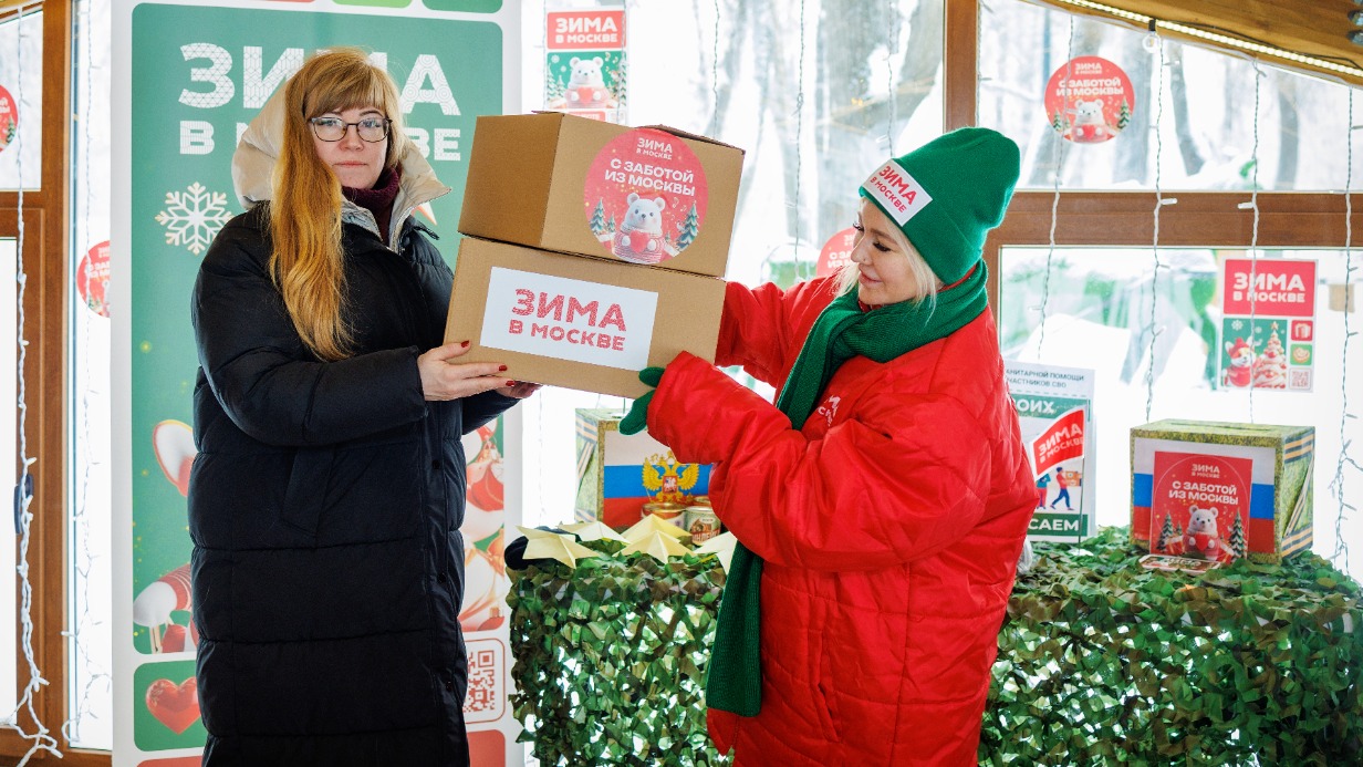 Жители ЗАО готовят открытки и посылки бойцам СВО ко Дню защитника Отечества
