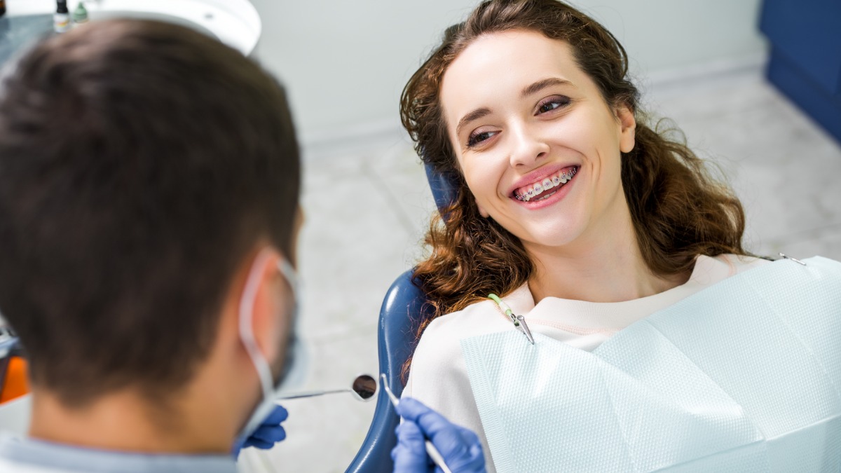 Стоимость установки брекетов в столичных клиниках может достигать 250 тысяч рублей