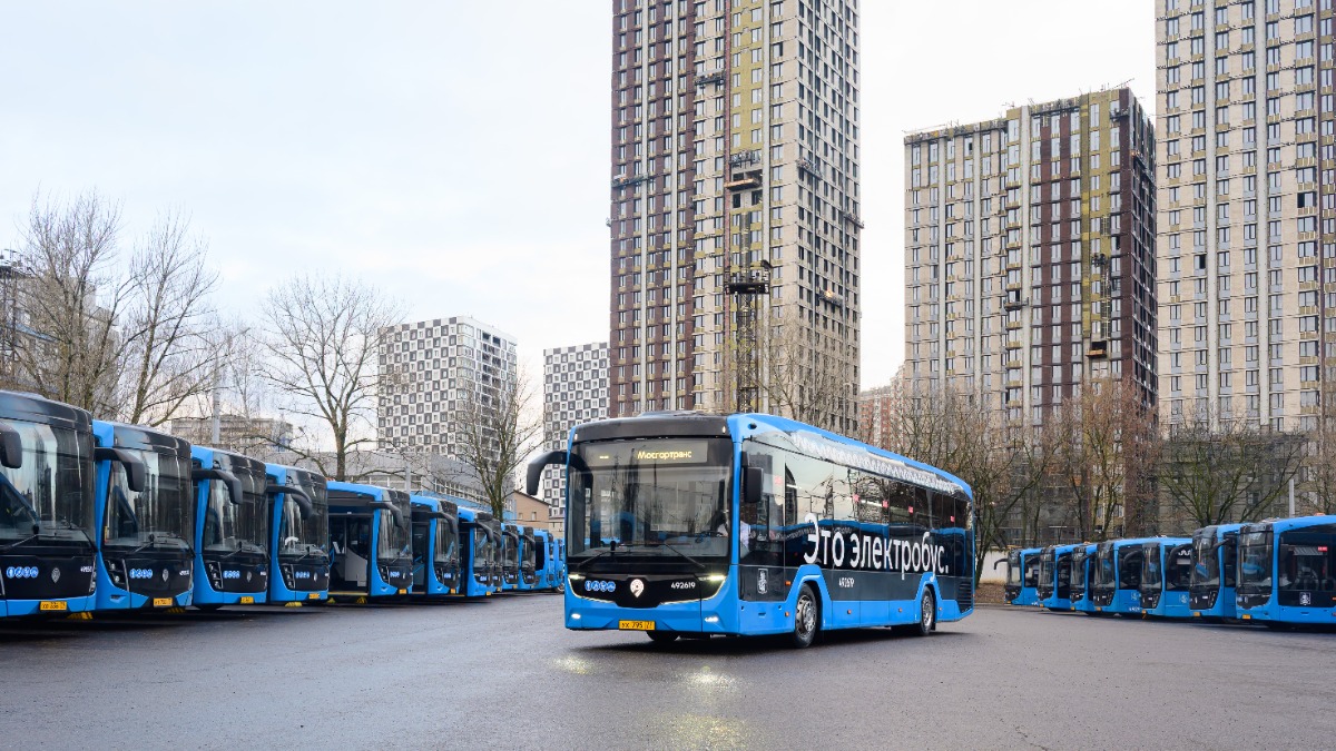 Электробусы вышли на новые маршруты в 115 районах столицы в 2025 году