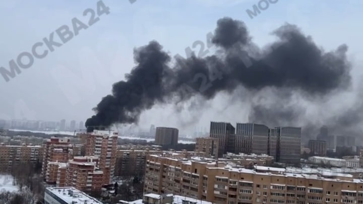 Пожар произошел на стройке в столичном районе Хорошево-Мневники
