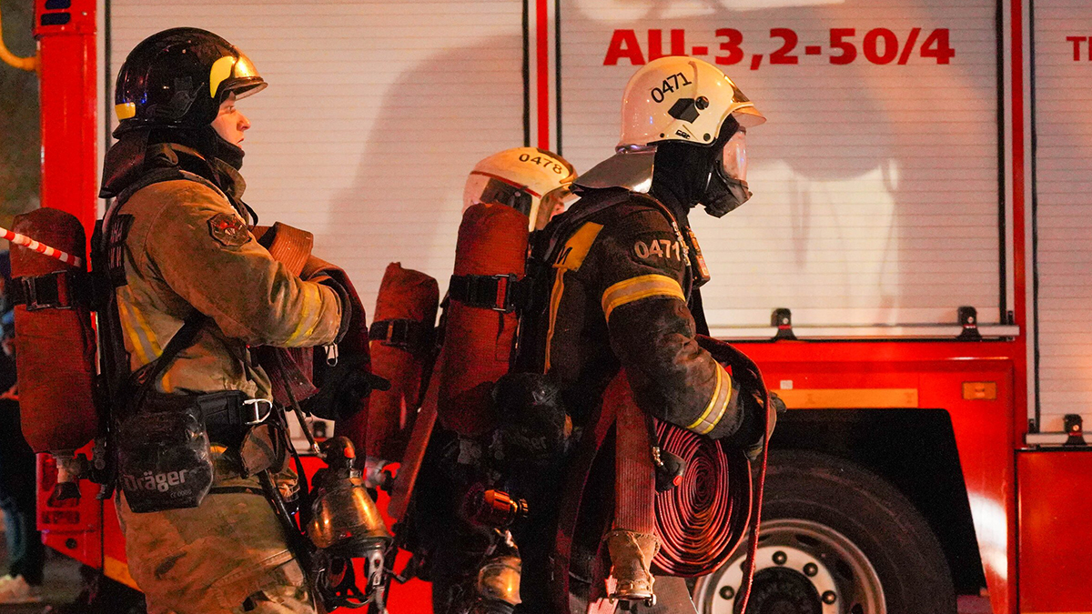 Пьяный мужчина чудом выбрался из горящего дома в Петербурге