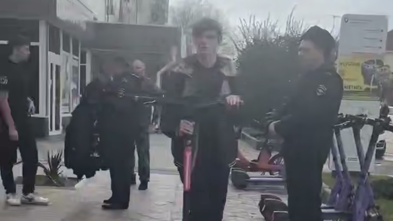 «Мамочка, я тебя люблю»: студенты во время стрельбы в колледже Анапы писали родным