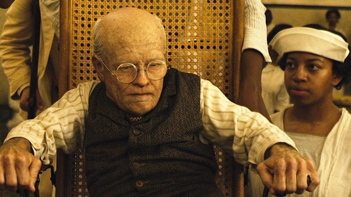 Герой Брэда Питта в фильме «Загадочная история Бенджамина Баттона» прожил жизнь в обратном порядке: родился стариком, а умер младенцем