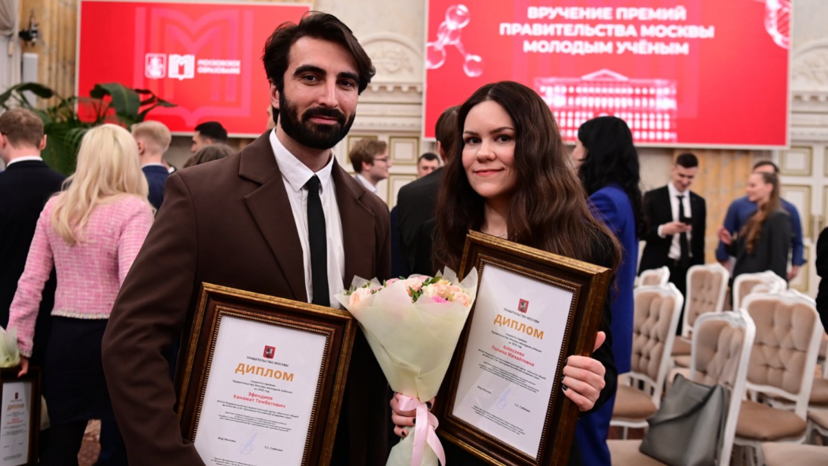 Премии правительства Москвы вручили молодым ученым Канамату Эфендиеву и Полине Алексеевой, которые нашли новый метод контроля лечения пациентов с опухолями