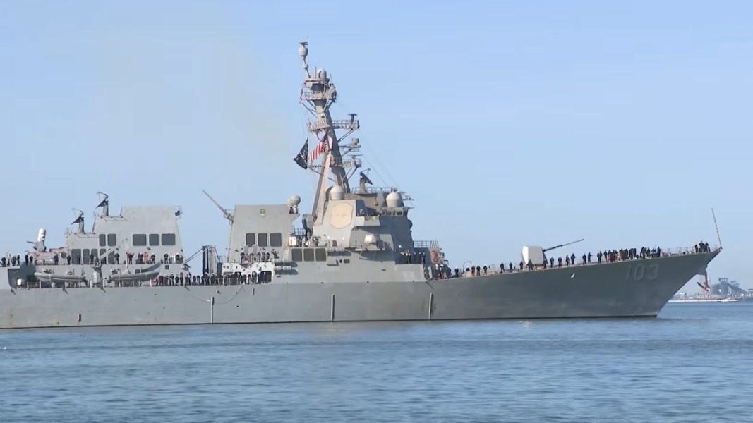 Два корабля ВМС США врезались друг в друга в Карибском море