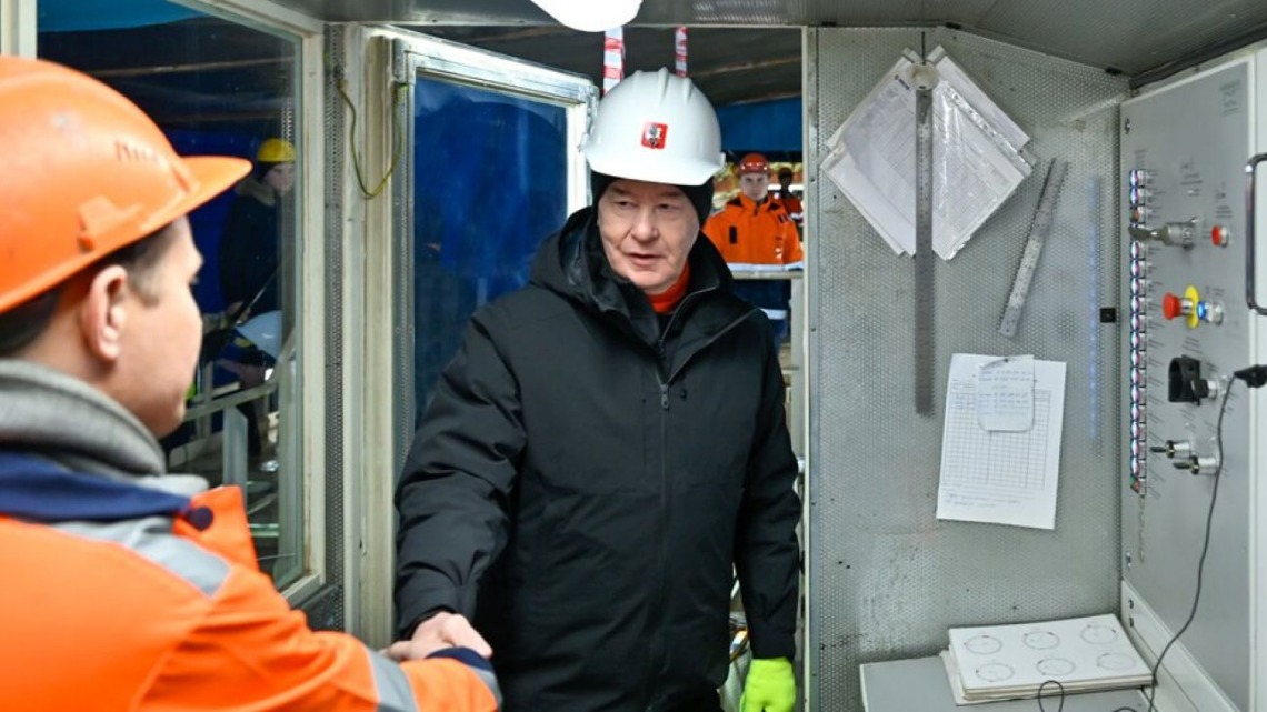 Мэр Москвы Сергей Собянин дал старт началу проходки двухпутного тоннеля на участке от «Серебряного бора» до «Строгино» Рублево-Архангельской линии метрополитена
