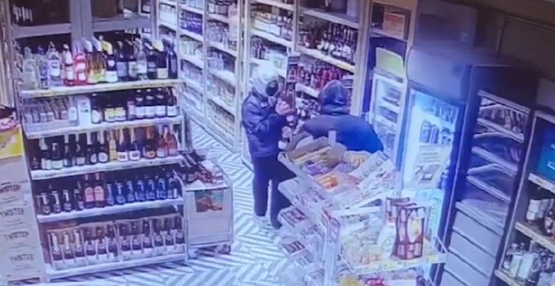 Трое бывших зэков ограбили продуктовый магазин в Подмосковье