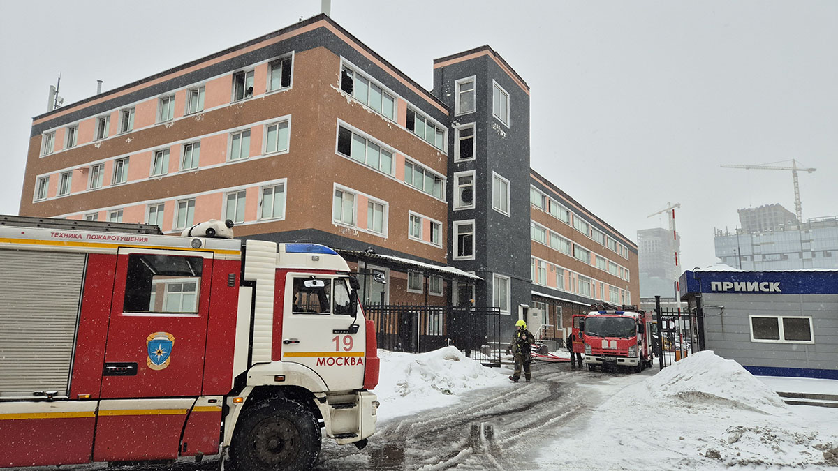 Пожар произошел в здании хостела на севере Москвы