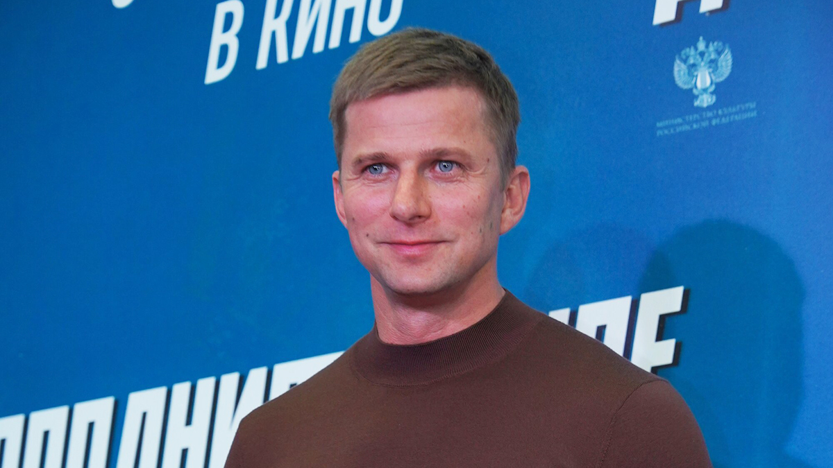 Актер Роман Курцын рассказал, как целовал живую кобру, рискуя жизнью
