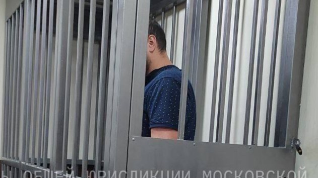 Суд в Подмосковье арестовал силовика, вымогавшего три миллиона у мужчины