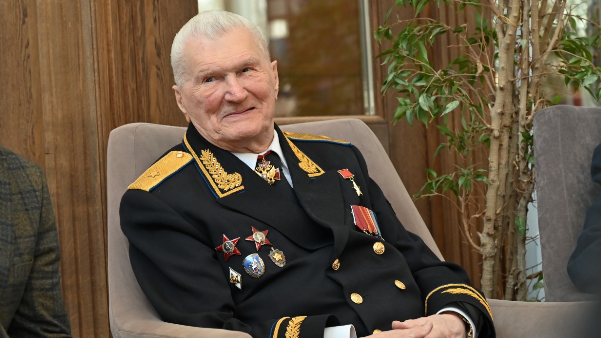 ВДНХ. Павильон «Книги». Встреча с ветеранами подразделения «Альфа». Герой Советского Союза генерал-майор Геннадий Николаевич Зайцев — легенда отечественных спецслужб, почетный сотрудник госбезопасности и Федеральной службы охраны