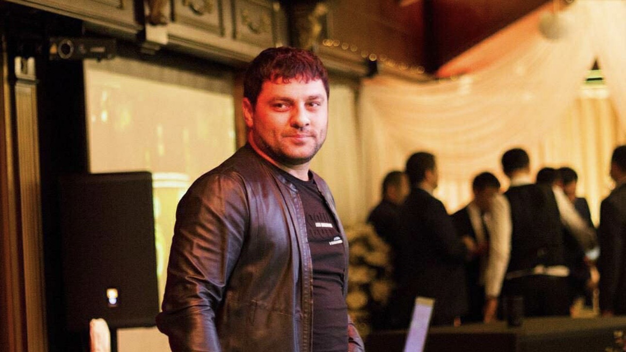 Исполнителя песни «За тебя калым отдам» экстренно госпитализировали после концерта