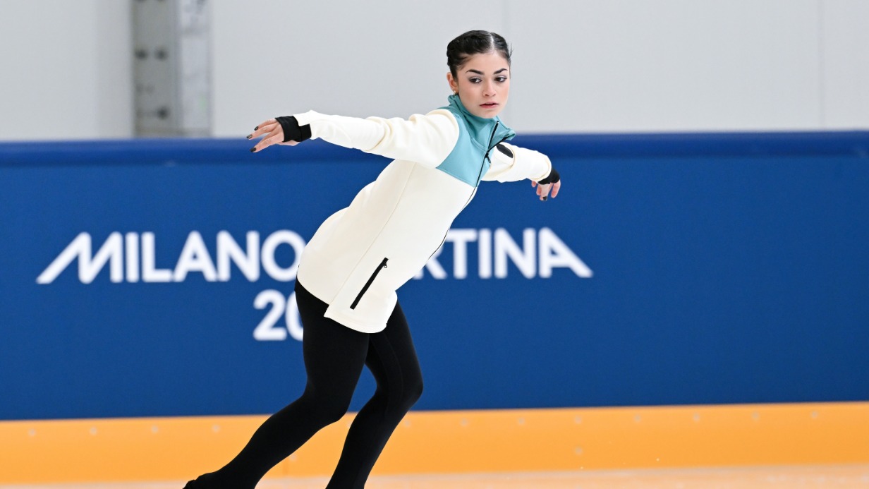 Фигуристка Аделия Петросян тренируется перед соревнованиями