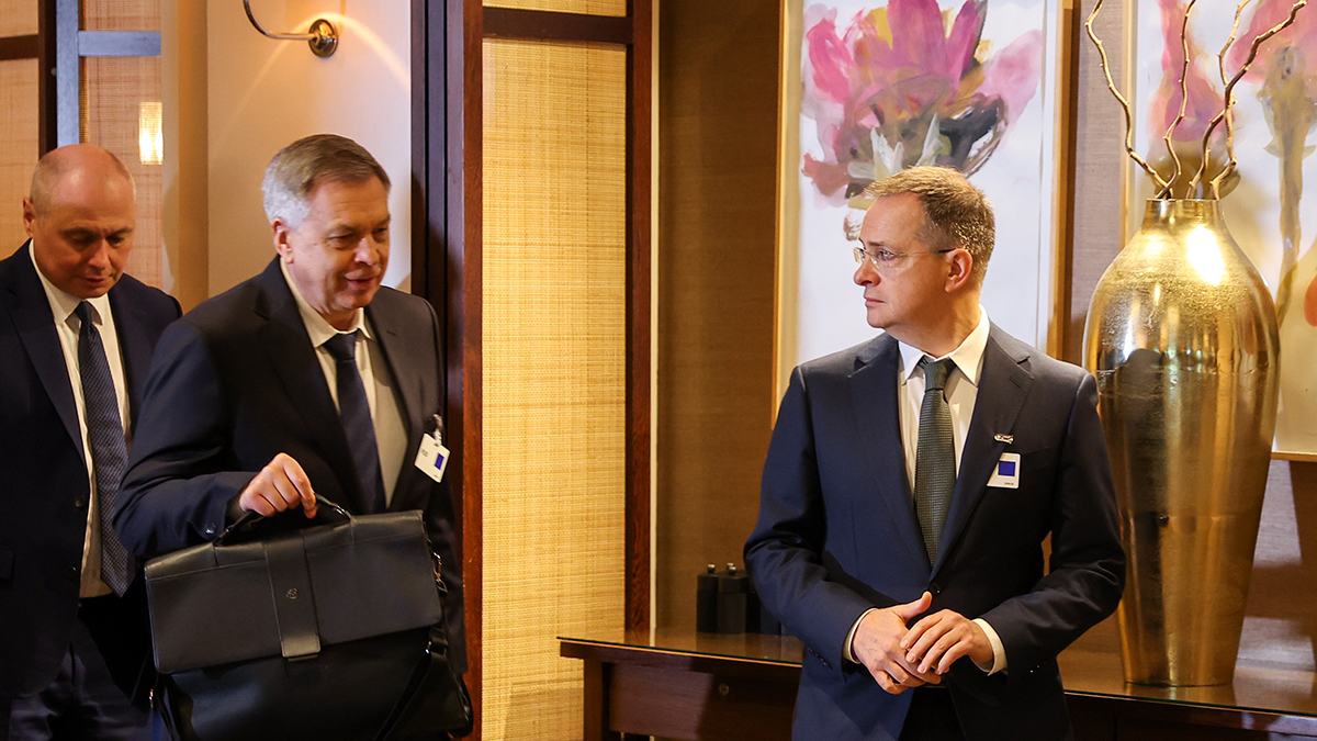 Переговоры между делегациями Украины, США и России в Женеве завершились