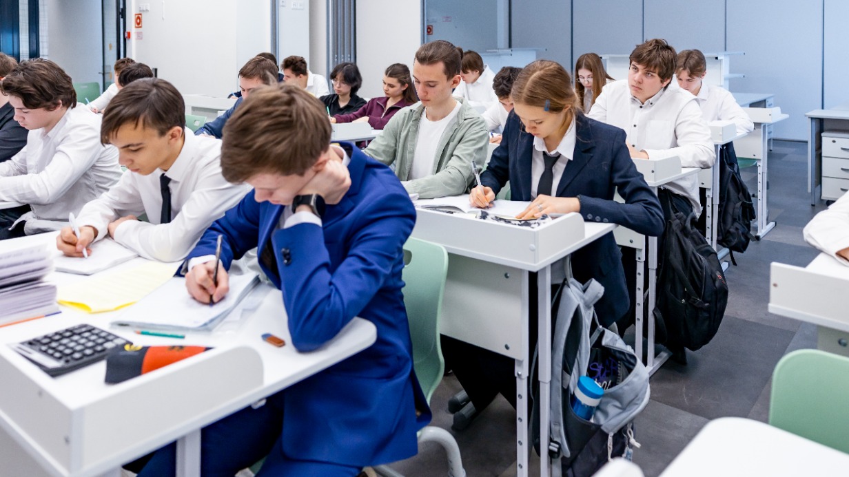 Стали известны самые популярные предметы на ЕГЭ у московских выпускников