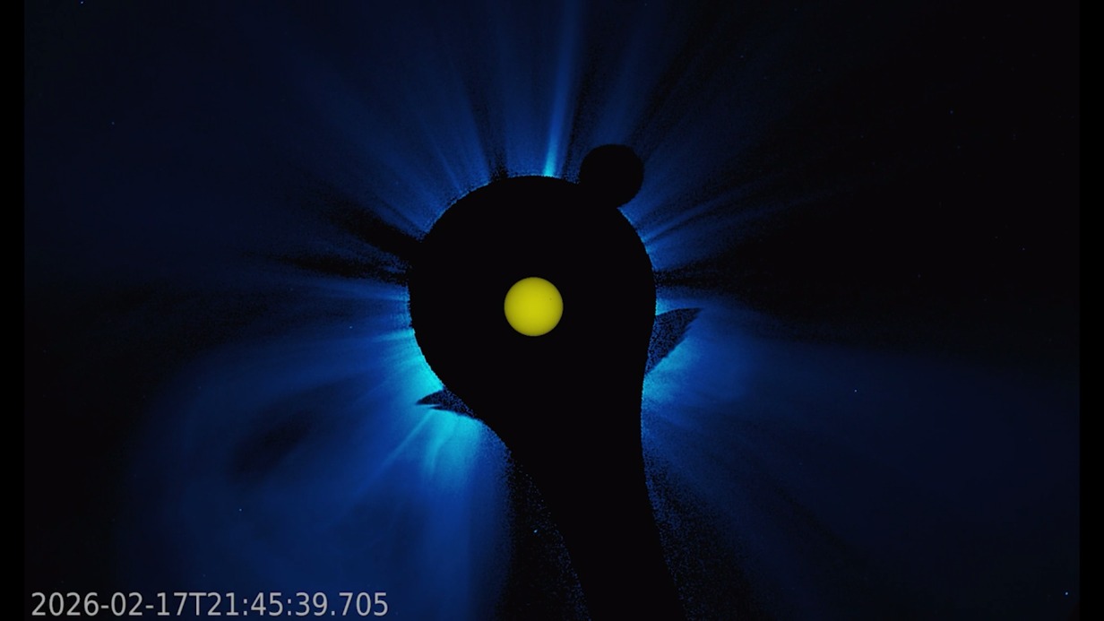 ИКИ РАН показал завораживающее видео солнечного затмения с видом из космоса