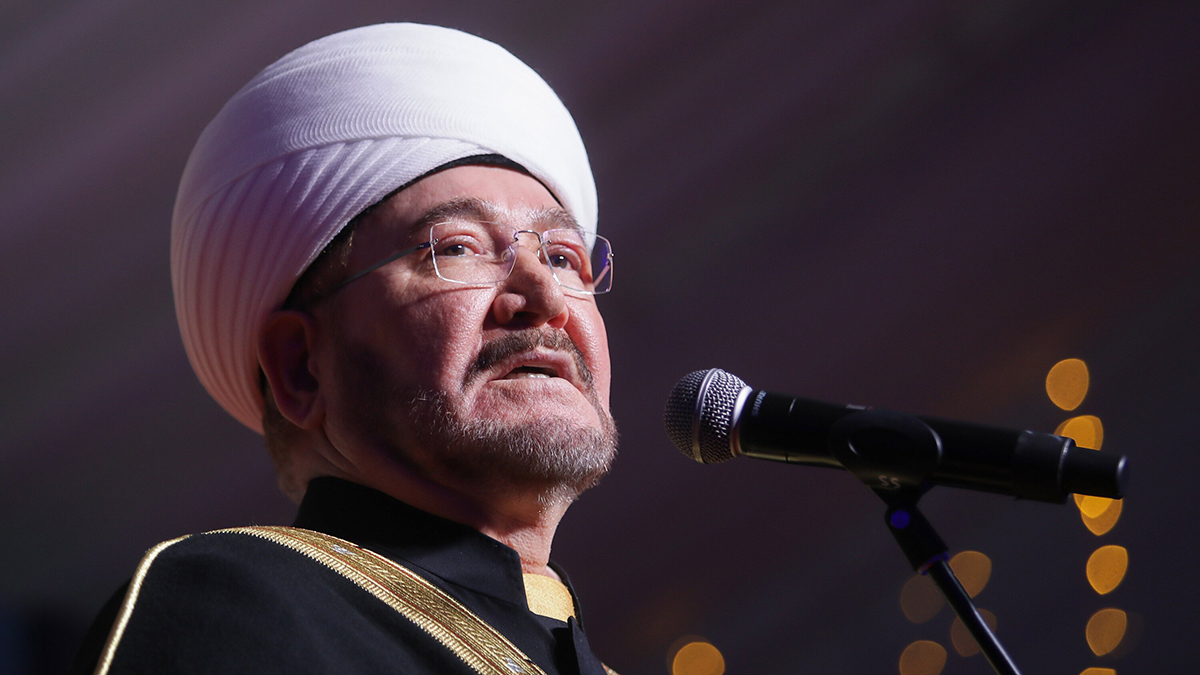 Муфтий Гайнутдин поздравил мусульман с Ураза-байрамом и призвал к единству