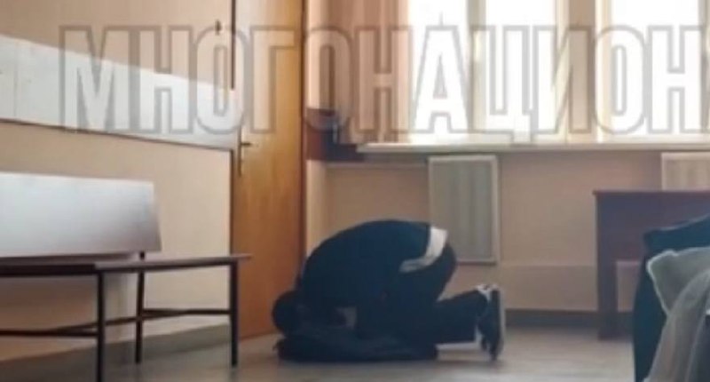 На мужчину, который помолился в московском суде, завели дело