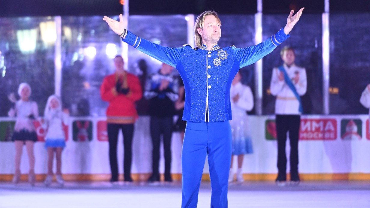 Олимпийское сияние на Масленице: Сотникова и Плющенко превращают столичные катки в сцену для ледовых балетов