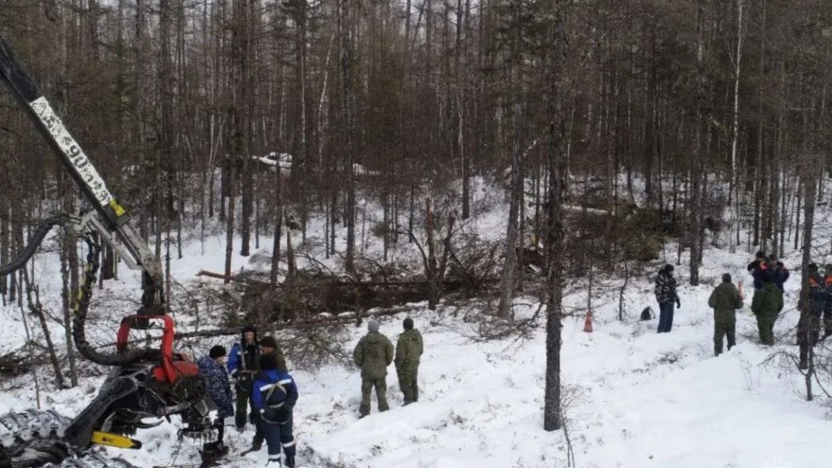Появились кадры с места крушения вертолета в Амурской области