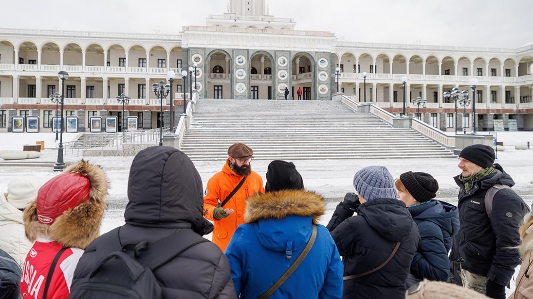 Около двух тысяч аттестованных гидов работают в Москве
