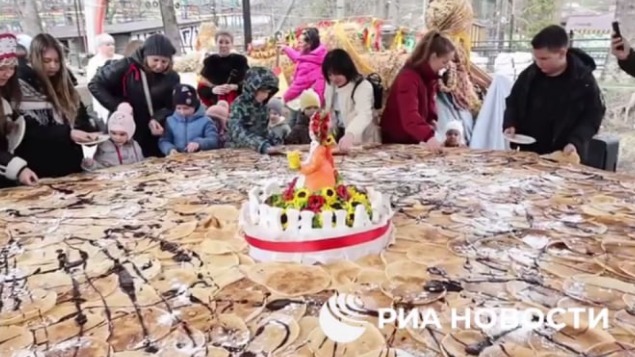 Царь-блин диаметром 3,5 метра испекли в Крыму