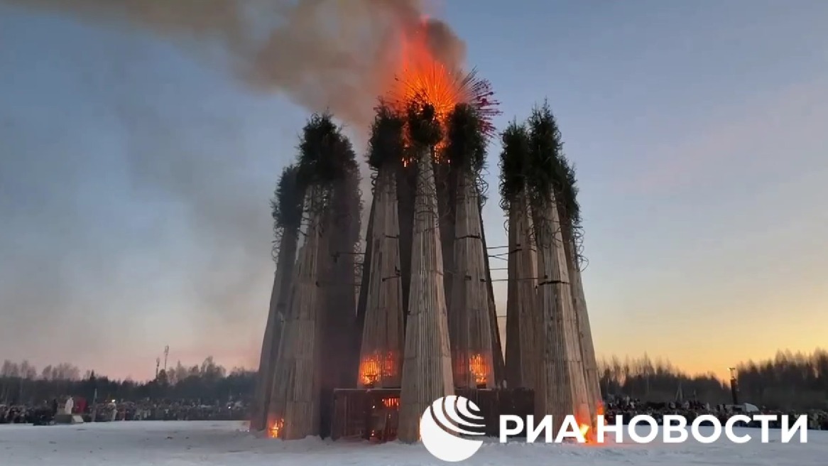 Огромное сердце сожгли на Масленицу в Калужской области