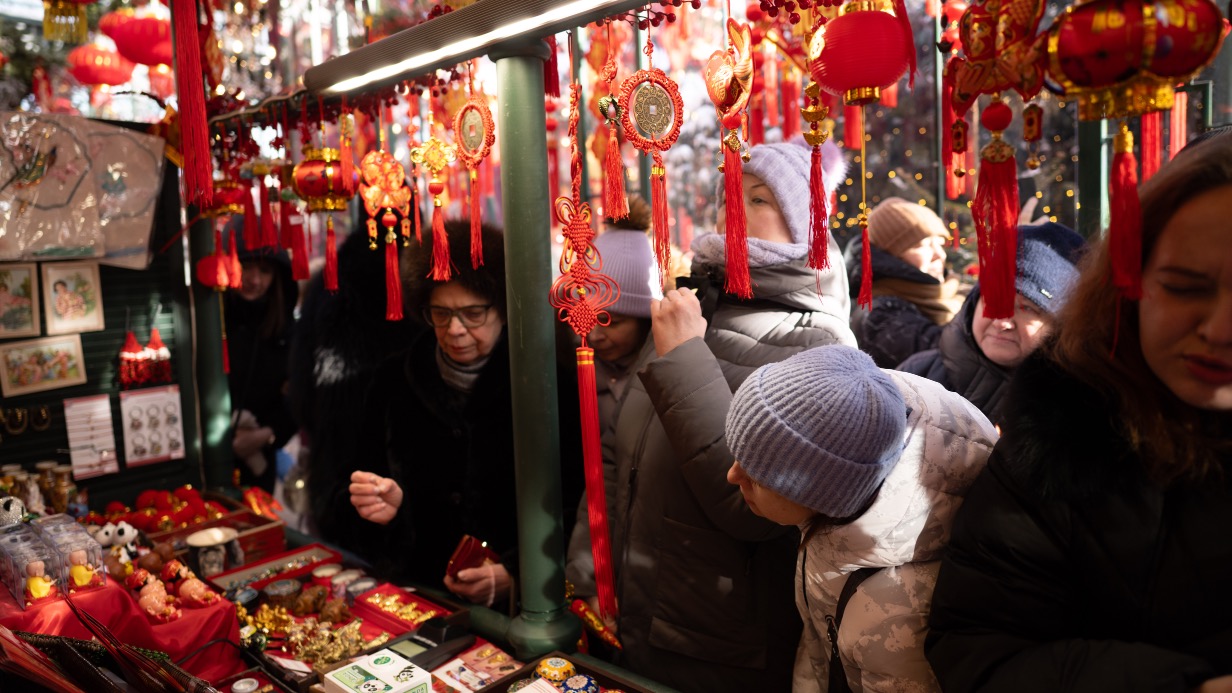 Сокровища Поднебесной: в сердце Москвы работает восточная ярмарка китайских подарков