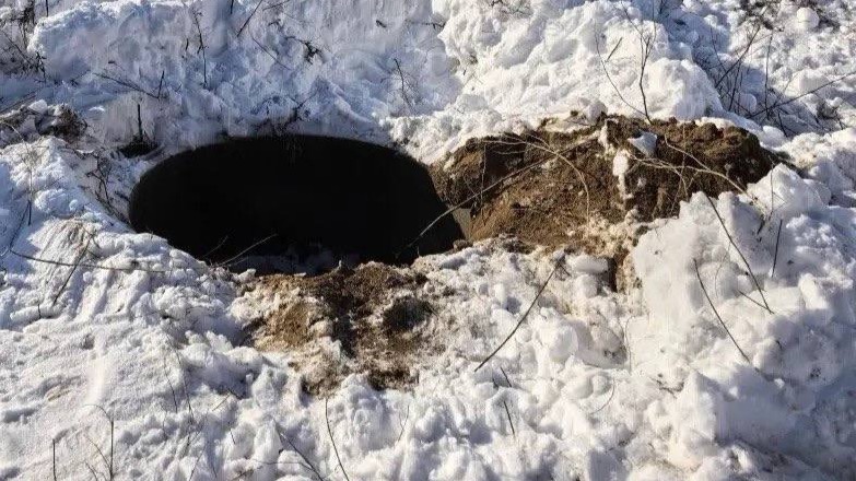 Семилетний ребенок в Смоленской области провалился в люк и просидел там шесть часов