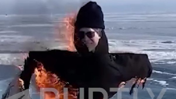 «Ритуал очищения»: чучело певца SHAMAN сожгли на Масленицу на Байкале