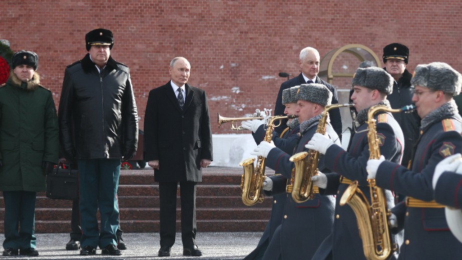 Владимир Путин возложил венок к Могиле Неизвестного Солдата