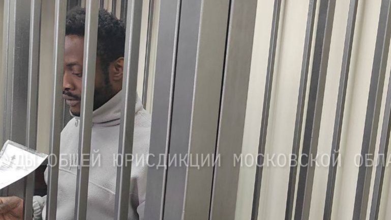 Суд в Подмосковье арестовал нигерийца за обман при покупке Mercedes