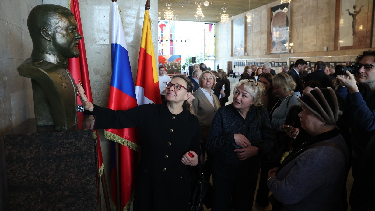 Бюст в честь Героя России и ветерана СВО Максима Бахарева появился в ТиНАО