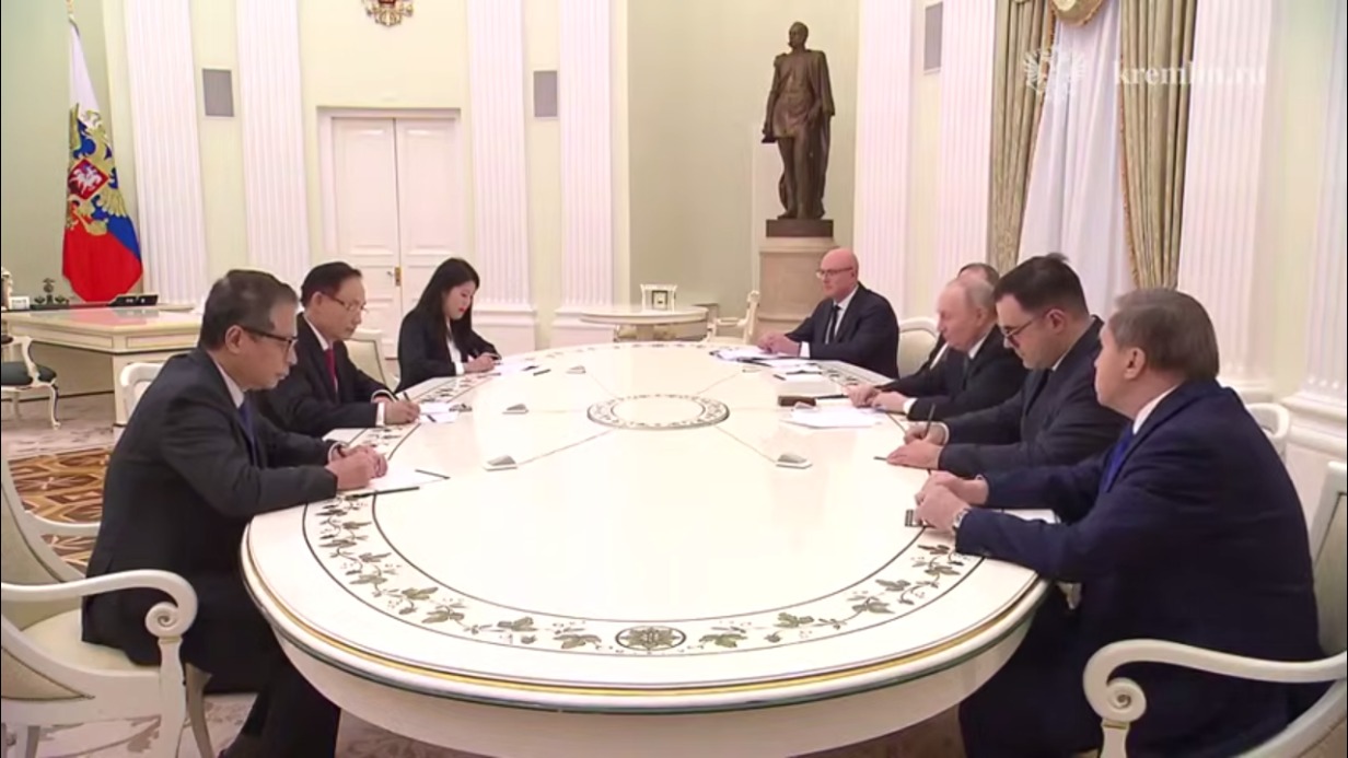 Путин принял в Кремле главу МИД Вьетнама